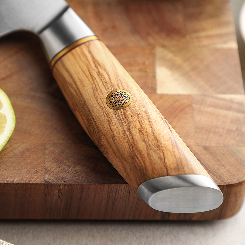 Olivenholzgriff des Shido Damast Chefmessers Tamaki